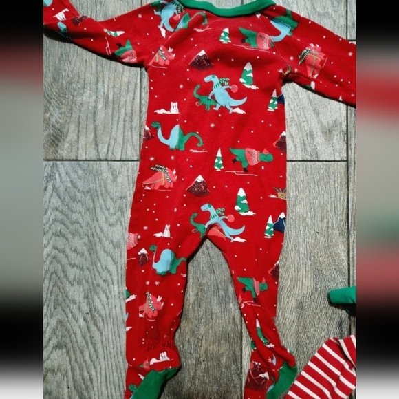 Christmas Dinosaur Baby sleeper 9 to 12m - Picture 2 of 3